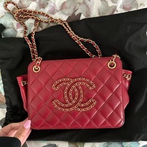 Chanel Accordian bag in red! Only used this 3 times, in great condition